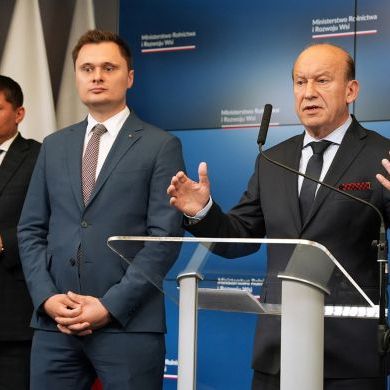 Prof. dr hab. dyrektor PIW w Puławach Stanisław Winiarczyk podczas wypowiedzi (fot. MRiRW)