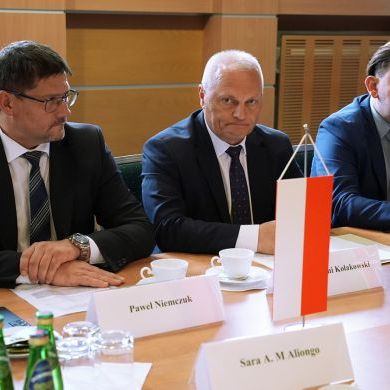 Sekretarz Stanu Lech Kołakowski oraz Główny Lekarz Weterynarii Paweł Niemczuk podczas spotkania (fot. MRiRW)