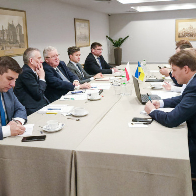 Minister Czesław Siekierski (w środku z lewej) podczas rozmów bilateralnych