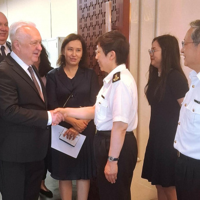 Powitanie sekretarza stanu Jacka Czerniaka przez wiceminister GACC Lyu Weihong (fot. MRiRW)
