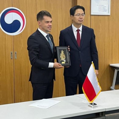 Wiceminister Michał Kołodziejczak i wiceminister rolnictwa, żywności i spraw wsi Republiki Korei Kang Hyoung-Seok (fot. MRiRW)